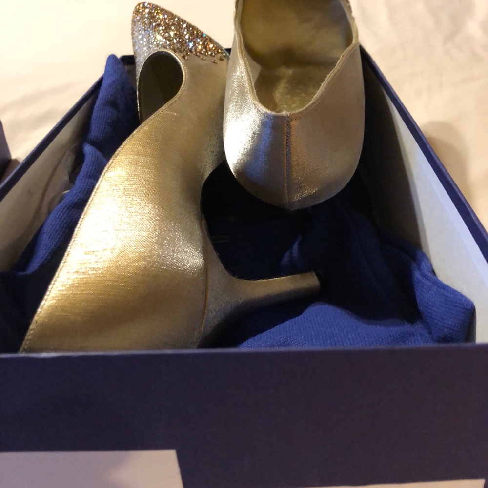 Stuart Weitzman - Picture 6 of 7